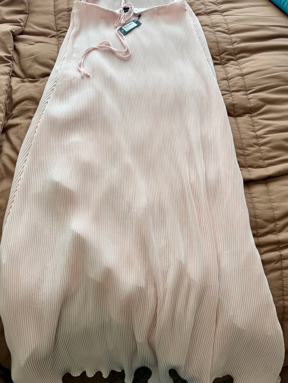 PrettyLittleThing Blush Pink Halter Ruffle Maxi Dress - Picture 7 of 8